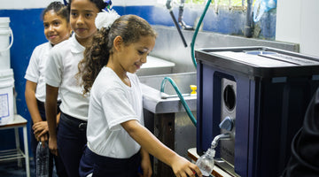 ALIANZA LIFESTRAW para llevar 322 filtros de agua a 130 colegios